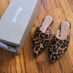 Leopard flat mule